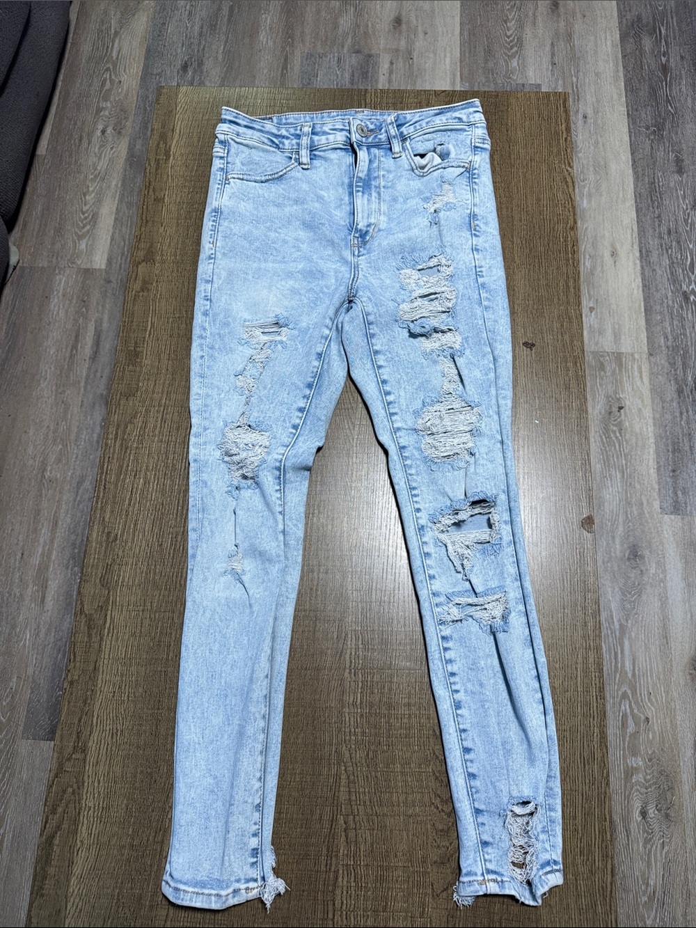 American Eagle Outfitters Light Blue Distressed Skinny Jeans